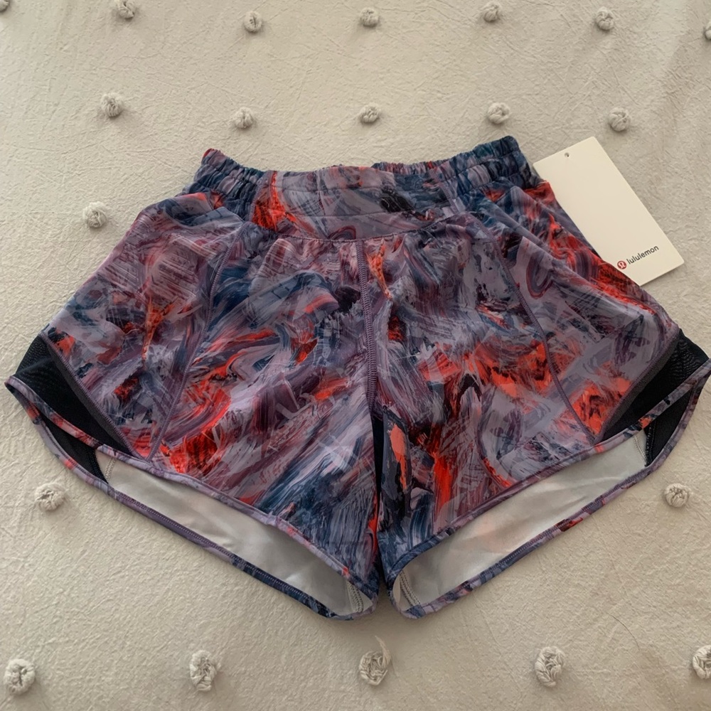 Lululemon Hotty Hot Low Rise 4” shorts